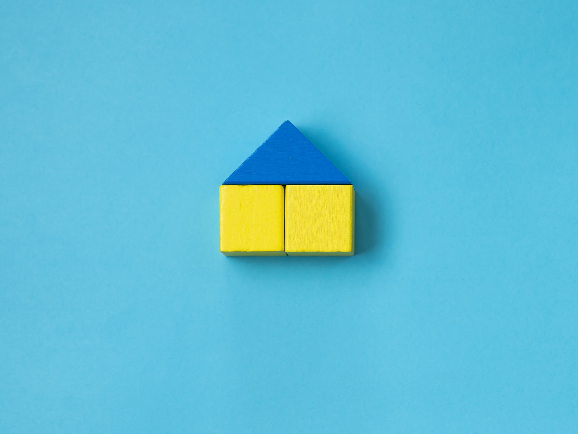 Haus blau gelb - Bild von Daria Hurst auf Pixabay-min