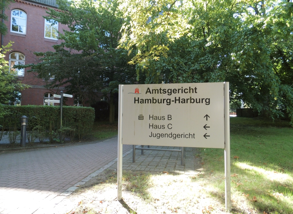 Amtsgericht Harburg Schild-min