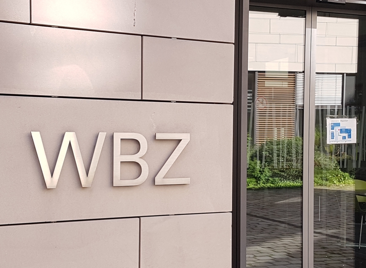 BWZ Logo am Gebäude