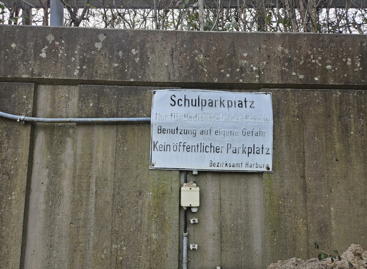 Schild Schulparkplatz