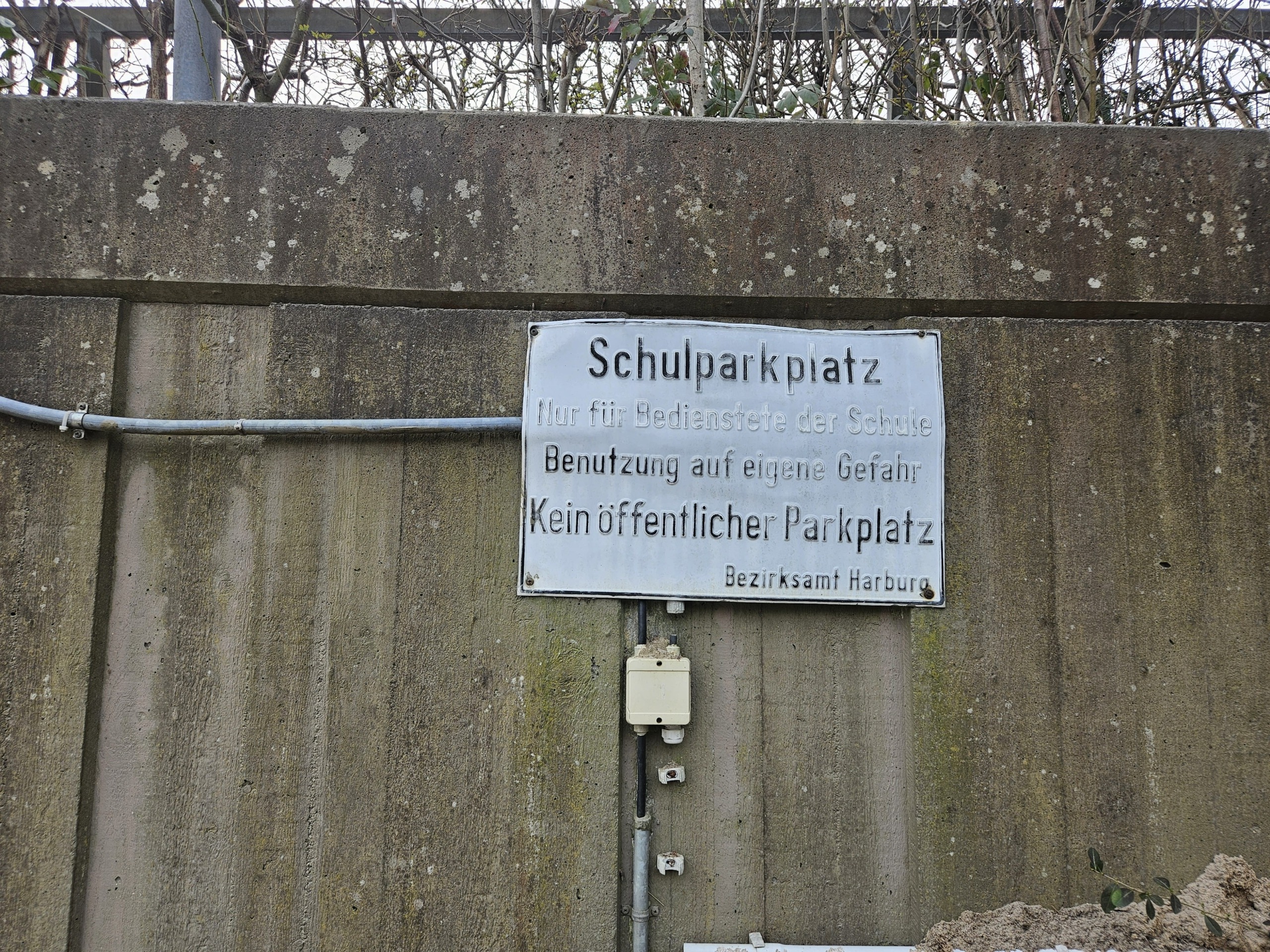 Schild Schulparkplatz