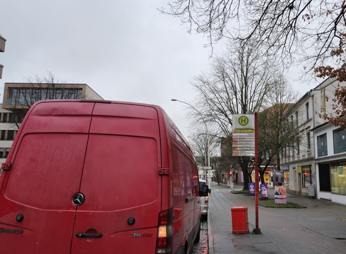 Parken an Bushaltestellen - Foto Ch. Heidtmann