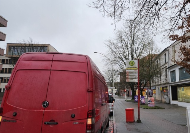 Parken an Bushaltestellen - Foto Ch. Heidtmann