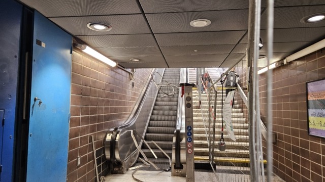 Gesperrte Rolltreppe Harburg-Rathaus - Foto Ch. Heidtmann - min